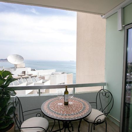 Palmove Luxurious Beachfront Apt Ларнака Екстер'єр фото