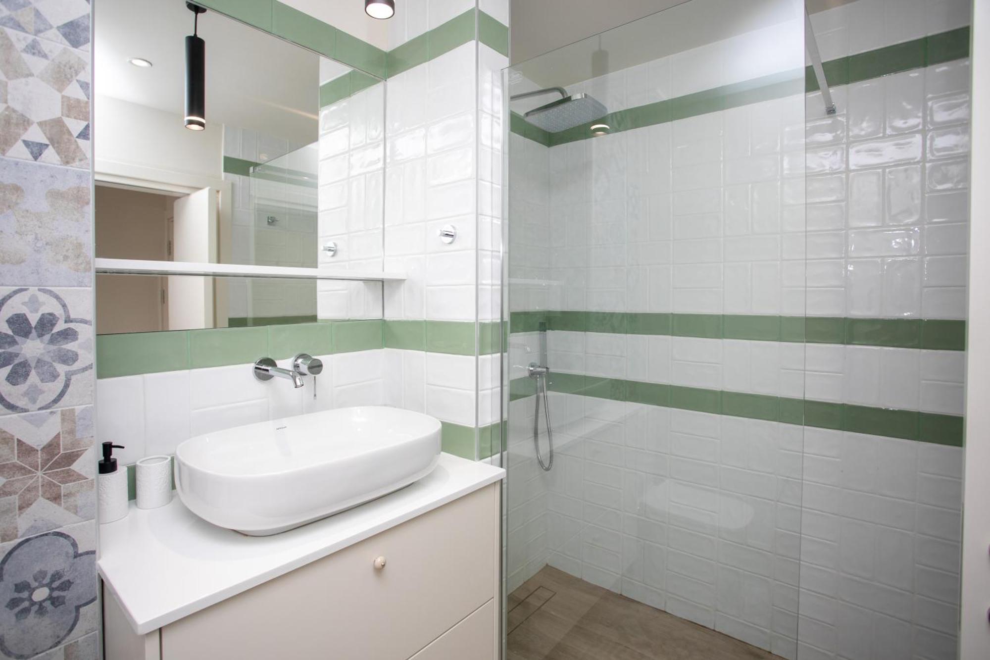 Palmove Luxurious Beachfront Apt Ларнака Екстер'єр фото