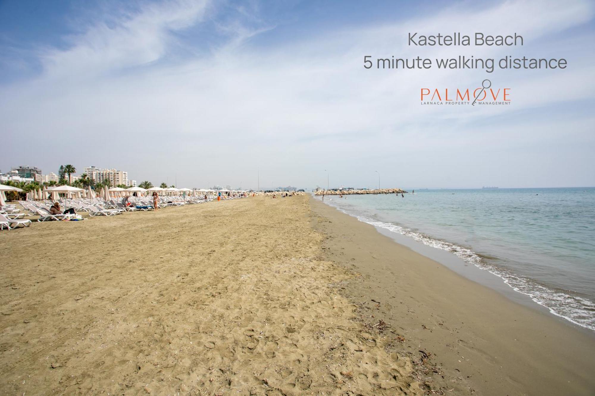 Palmove Luxurious Beachfront Apt Ларнака Екстер'єр фото